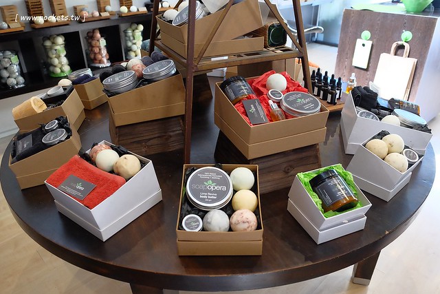 澳洲墨爾本｜帕芬比利 Puffing Billy，搭乘澳洲最古老蒸汽火車，零距離接觸野生鸚鵡、飛派餐廳 Pie in the sky午餐、Sky High眺望台賞美景、LV旗下Chandon酒莊品嚐美酒 @飛天璇的口袋