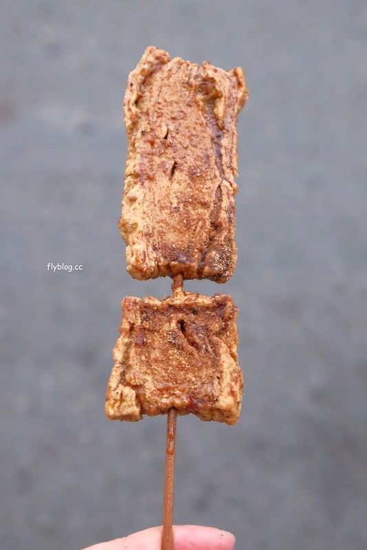 南投草屯｜林家烤肉屋．草屯大觀市場超人氣烤肉屋，推薦米血、豆皮、七里香，隱藏版炸雞排 @飛天璇的口袋