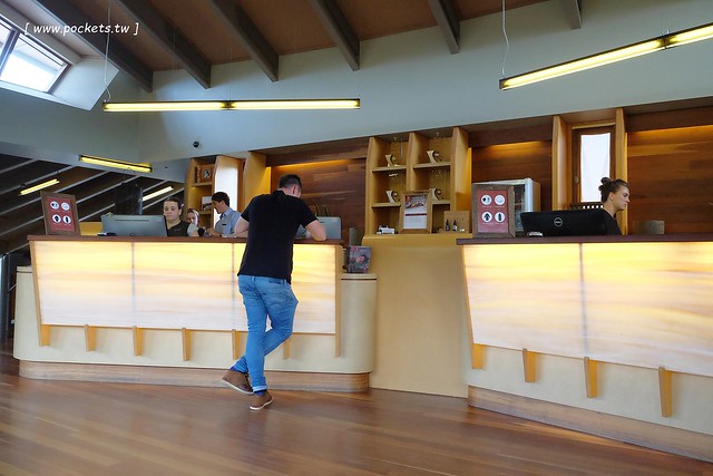 澳洲墨爾本｜Mornington Peninsula 摩寧頓半島一日遊，海邊彩虹小屋、摩寧頓半島戶外溫泉、Sorrento海濱小鎮午餐、Montalto酒莊品酒、古典歐洲風格迷宮花園 @飛天璇的口袋