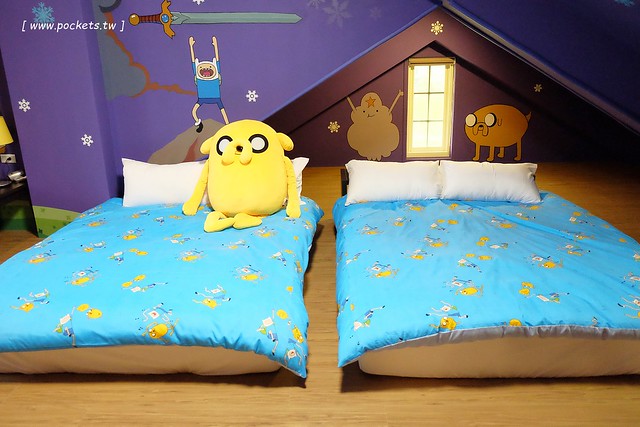 風車花園城堡┃宜蘭民宿推薦：溫馨浪漫以卡童話故事為主題的民宿，有可愛的龍貓房、老皮阿寶房，還有浪漫的藍洞房，凡爾賽房，適合情侶和親子入住(文末抽住宿券) @飛天璇的口袋