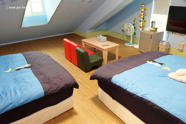 風車花園城堡┃宜蘭民宿推薦：溫馨浪漫以卡童話故事為主題的民宿，有可愛的龍貓房、老皮阿寶房，還有浪漫的藍洞房，凡爾賽房，適合情侶和親子入住(文末抽住宿券) @飛天璇的口袋