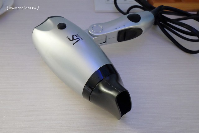 風車花園城堡┃宜蘭民宿推薦：溫馨浪漫以卡童話故事為主題的民宿，有可愛的龍貓房、老皮阿寶房，還有浪漫的藍洞房，凡爾賽房，適合情侶和親子入住(文末抽住宿券) @飛天璇的口袋