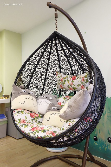 風車花園城堡┃宜蘭民宿推薦：溫馨浪漫以卡童話故事為主題的民宿，有可愛的龍貓房、老皮阿寶房，還有浪漫的藍洞房，凡爾賽房，適合情侶和親子入住(文末抽住宿券) @飛天璇的口袋