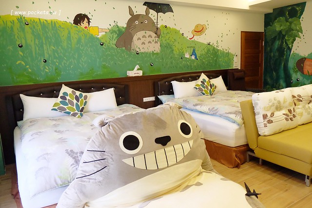 風車花園城堡┃宜蘭民宿推薦：溫馨浪漫以卡童話故事為主題的民宿，有可愛的龍貓房、老皮阿寶房，還有浪漫的藍洞房，凡爾賽房，適合情侶和親子入住(文末抽住宿券) @飛天璇的口袋