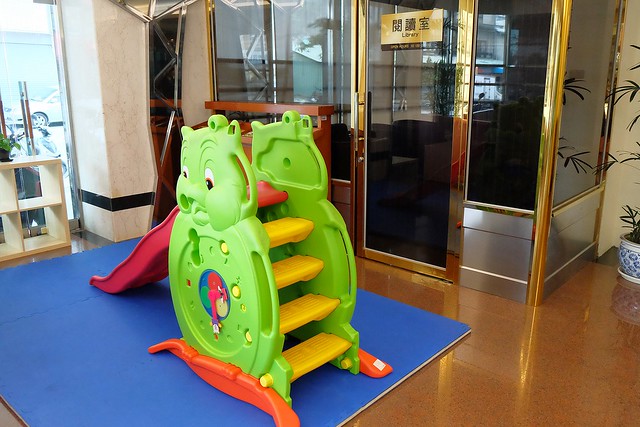 台中兆品酒店┃台中飯店推薦：鄰近中清交流道和逢甲商圈，附有中西餐飲部、健身房、SPA室，還有兒童遊戲區、澡盆、大浴缸，CP值很高的商務飯店和親子飯店 @飛天璇的口袋