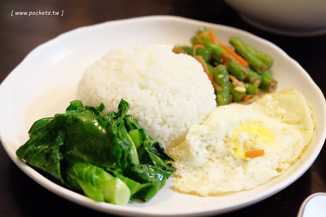 中南半島越南料理｜位於忠孝夜市越南料理餐廳，口味道地平價好吃，再訪重溫記憶中的好味道 @飛天璇的口袋