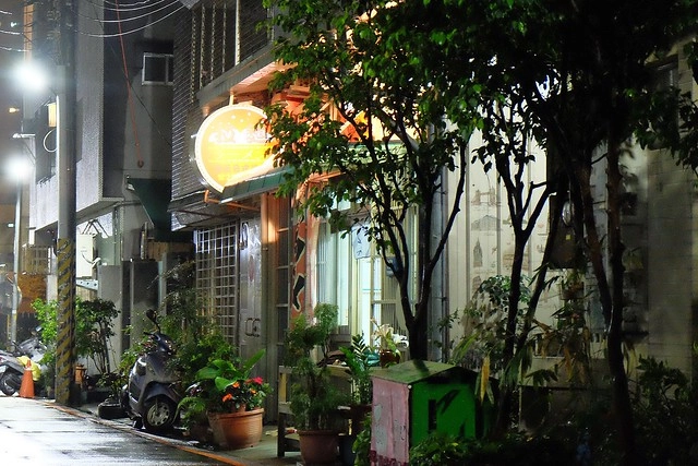 成旅晶贊飯店┃台中住宿推薦：充滿活力朝氣的清新綠色系飯店，位於台中市區鄰近台中火車站和台中公園，有健身房、洗衣室和商務室，房間免費Wi-Fi上網 @飛天璇的口袋