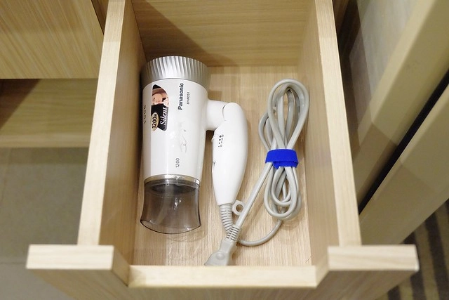 成旅晶贊飯店┃台中住宿推薦：充滿活力朝氣的清新綠色系飯店，位於台中市區鄰近台中火車站和台中公園，有健身房、洗衣室和商務室，房間免費Wi-Fi上網 @飛天璇的口袋