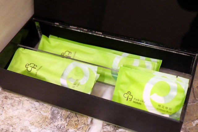 成旅晶贊飯店┃台中住宿推薦：充滿活力朝氣的清新綠色系飯店，位於台中市區鄰近台中火車站和台中公園，有健身房、洗衣室和商務室，房間免費Wi-Fi上網 @飛天璇的口袋