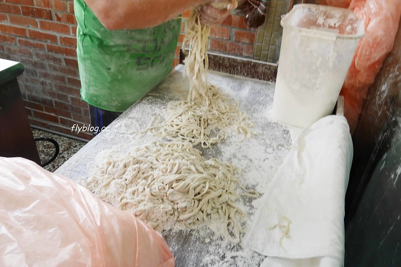 台中清水｜老士官擀麵．清水人必吃的擀麵，米其林必比登推薦 @飛天璇的口袋