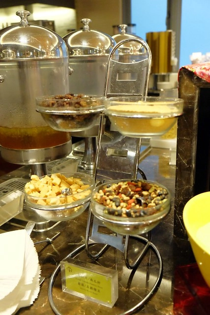 成旅晶贊飯店┃台中住宿推薦：充滿活力朝氣的清新綠色系飯店，位於台中市區鄰近台中火車站和台中公園，有健身房、洗衣室和商務室，房間免費Wi-Fi上網 @飛天璇的口袋