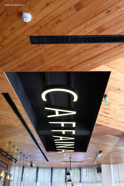 卡啡那台中店：裝潢漂亮大器深具質感，甜點飲料價格平實的咖啡館 @飛天璇的口袋