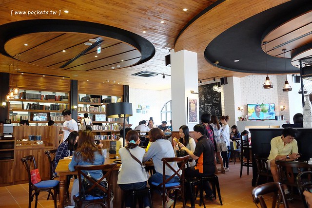 卡啡那台中店：裝潢漂亮大器深具質感，甜點飲料價格平實的咖啡館 @飛天璇的口袋