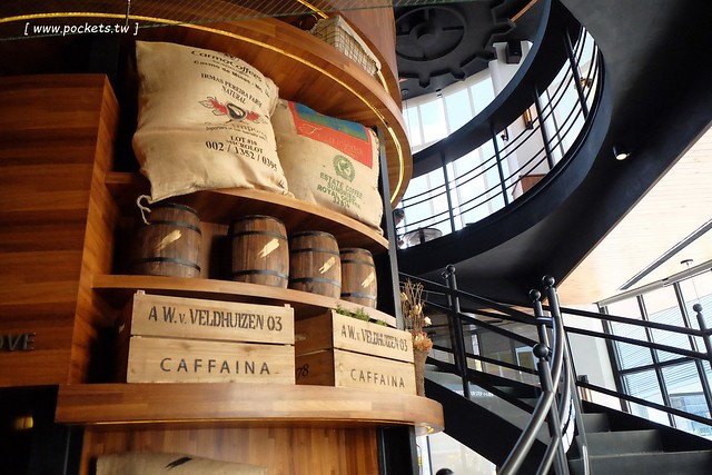 卡啡那台中店：裝潢漂亮大器深具質感，甜點飲料價格平實的咖啡館 @飛天璇的口袋