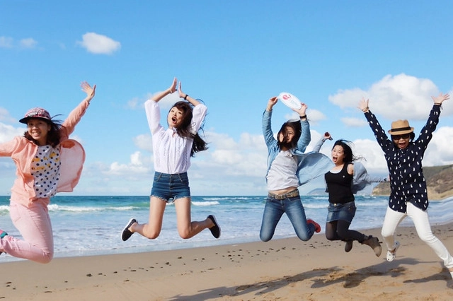 澳洲墨爾本｜大洋路一日遊，此生必去的景點之一澳洲大洋路、Kennett River野生無尾熊、阿波羅灣ILUKA午餐、Loch Ard Gorge六合谷、十二門徒岩、唐人街湄江牛河屋晚餐 @飛天璇的口袋