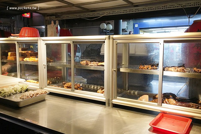 雄麻吉滷味┃台中小吃美食：位於北屯民俗公園前方，晚上才出沒的滷味發財車，滷味好吃又夠味，北屯人宵夜的好夥伴 @飛天璇的口袋