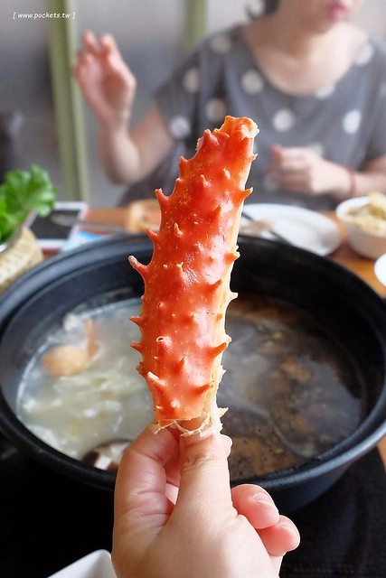 八豆食府精緻鍋物@崇德店┃全新品牌再出發，環境漂亮大器深具質感，食材高級有誠意，有美國金牌極黑和牛、西班牙伊比利豬、智利生凍帝王蟹和花田喜彘紅蘿蔔豬，北屯地區餐廳美食新選擇 @飛天璇的口袋