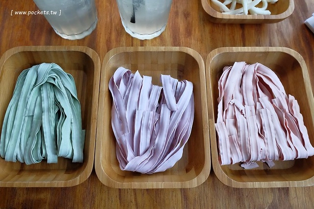 八豆食府精緻鍋物@崇德店┃全新品牌再出發，環境漂亮大器深具質感，食材高級有誠意，有美國金牌極黑和牛、西班牙伊比利豬、智利生凍帝王蟹和花田喜彘紅蘿蔔豬，北屯地區餐廳美食新選擇 @飛天璇的口袋