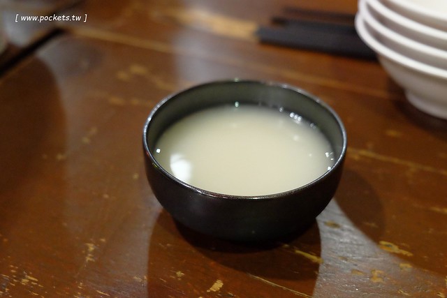 朴大哥的韓式炸雞┃逢甲美食餐廳：品嚐韓國老闆開的炸雞店，炸雞鹹甜酥脆又入味，搬了家後環境更乾淨寬敞，逢甲超人氣必吃美食推薦 @飛天璇的口袋