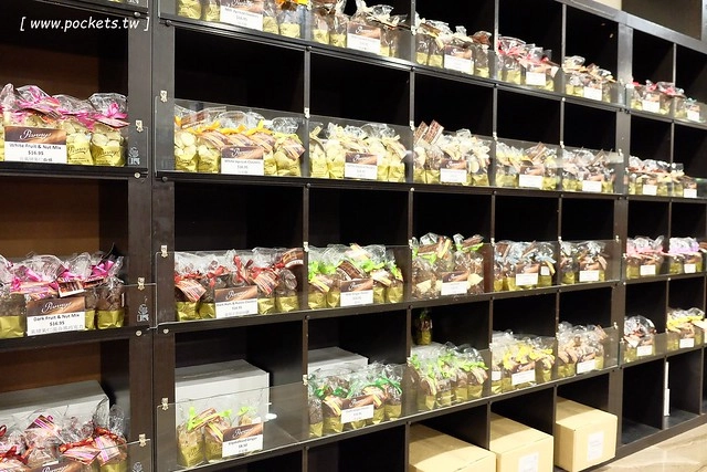 澳洲墨爾本｜菲利普島一日遊 Phillip Island，Maru野生動物園、Panny’s Chocolate巧克力觀光工廠、Cowes小鎮Isola di Capri晚餐、Phillip Island 企鵝島神仙小企鵝歸巢 @飛天璇的口袋