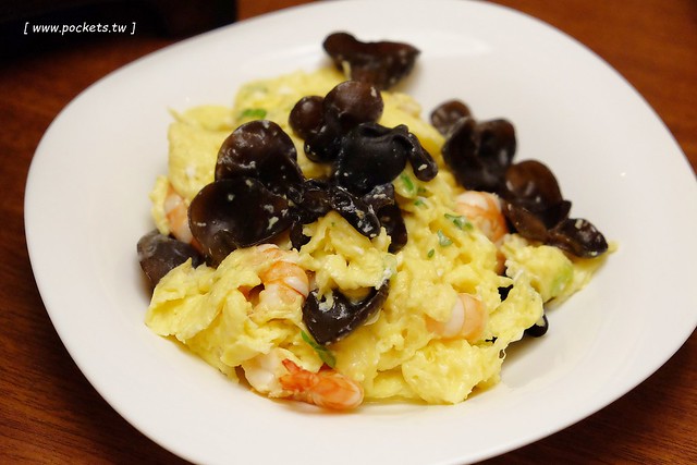 翠園小館┃台中西區美食：熱炒大菜又推陳出新，兼具吃巧又吃飽，台中母親節餐廳推薦，招牌木桶豆花記得要點，台中廣三SOGO百貨15樓 @飛天璇的口袋