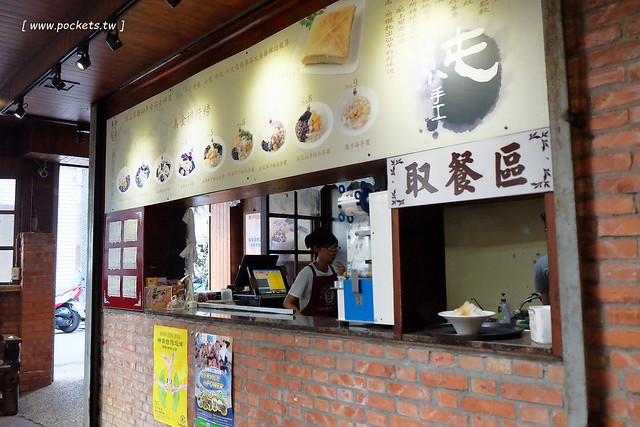 龍門客棧美食．仙草凍芋圓之家┃東海小吃美食：據說內行人都吃這家，芋圓紮實Q彈，料多好吃又不貴，我們全家一吃成主顧 @飛天璇的口袋