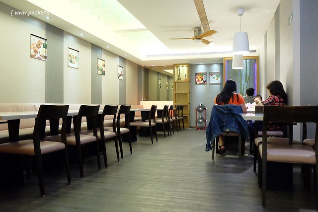 Ping 18 日法輕食┃台中西屯美食：老闆是藍帶學校畢業的，料理結合日式和法式的創意，推薦海味金沙義大利麵和松露牛肝菌燉飯，新菜單上市選擇性更多 @飛天璇的口袋