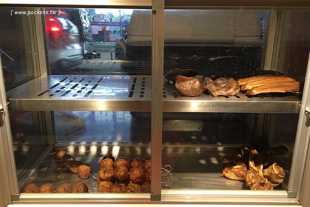 雄麻吉滷味┃台中小吃美食：位於北屯民俗公園前方，晚上才出沒的滷味發財車，滷味好吃又夠味，北屯人宵夜的好夥伴 @飛天璇的口袋