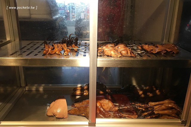 雄麻吉滷味┃台中小吃美食：位於北屯民俗公園前方，晚上才出沒的滷味發財車，滷味好吃又夠味，北屯人宵夜的好夥伴 @飛天璇的口袋