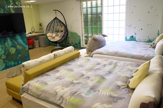 風車花園城堡┃宜蘭民宿推薦：溫馨浪漫以卡童話故事為主題的民宿，有可愛的龍貓房、老皮阿寶房，還有浪漫的藍洞房，凡爾賽房，適合情侶和親子入住(文末抽住宿券) @飛天璇的口袋