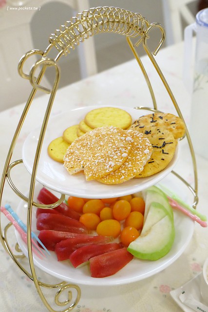 風車花園城堡┃宜蘭民宿推薦：溫馨浪漫以卡童話故事為主題的民宿，有可愛的龍貓房、老皮阿寶房，還有浪漫的藍洞房，凡爾賽房，適合情侶和親子入住(文末抽住宿券) @飛天璇的口袋