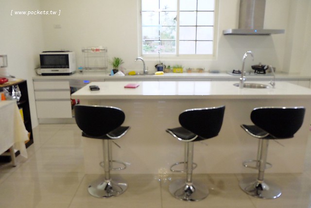 風車花園城堡┃宜蘭民宿推薦：溫馨浪漫以卡童話故事為主題的民宿，有可愛的龍貓房、老皮阿寶房，還有浪漫的藍洞房，凡爾賽房，適合情侶和親子入住(文末抽住宿券) @飛天璇的口袋