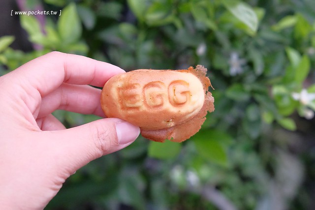 興安路無名雞蛋糕┃台中小吃美食：雞蛋糕外酥內軟，紮實溼潤有蛋香，一天只營業不到四個小時，身殘心不殘的生命鬥士自給自足，多點愛心世界會更美好 @飛天璇的口袋