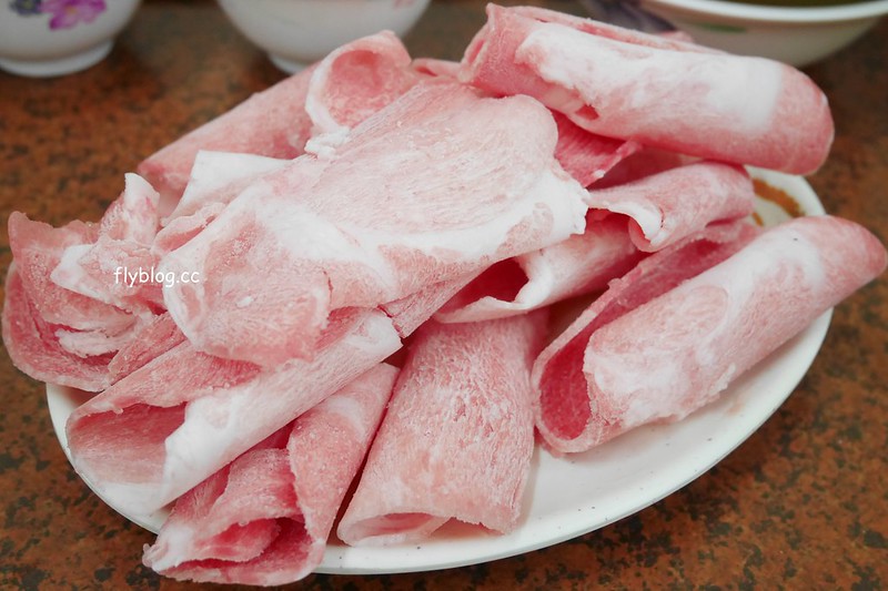 吉生沙茶火鍋｜冬天限定，用臉盆吃吉生沙茶火鍋，炭火煮吃的是古早味 @飛天璇的口袋