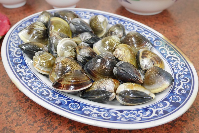 吉生沙茶火鍋｜冬天限定，用臉盆吃吉生沙茶火鍋，炭火煮吃的是古早味 @飛天璇的口袋