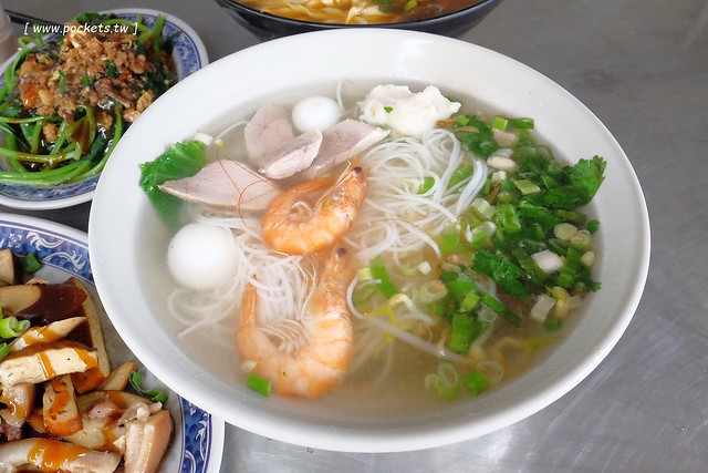 台中南屯｜品溱越南河粉．隱身在黎明市場裡的越南小吃店，由越南新娘自已經營 @飛天璇的口袋