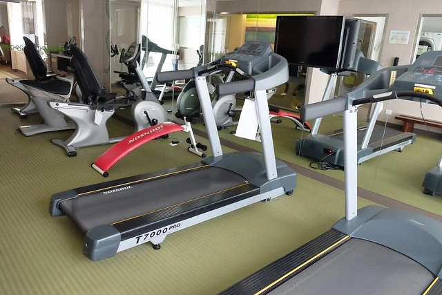 成旅晶贊飯店┃台中住宿推薦：充滿活力朝氣的清新綠色系飯店，位於台中市區鄰近台中火車站和台中公園，有健身房、洗衣室和商務室，房間免費Wi-Fi上網 @飛天璇的口袋