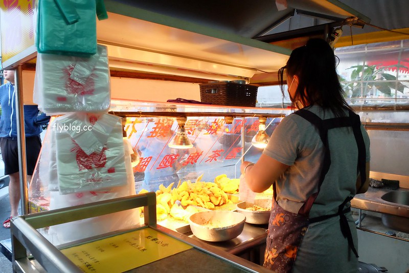 忠勇路現炸湯翅┃台中南屯：南屯人隱藏版的下午茶，傍晚時分開始出現排隊人潮，鄰近嶺東科技大學和黃昏市場 @飛天璇的口袋