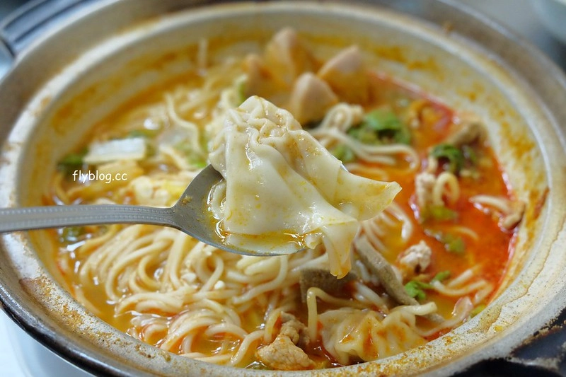 台中北區｜家味小館．會翻滾的酸辣麵，永興街美食推薦，鄰近中國醫大學 @飛天璇的口袋