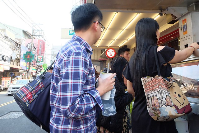 東海東山鴨頭．柳丁鴨專賣店┃東海美食推薦：東海超人氣排隊美食，柳丁鴨酸甜酥脆帶有果香，鐵蛋紮實入味好吃，豆干米血軟嫩Q彈 @飛天璇的口袋