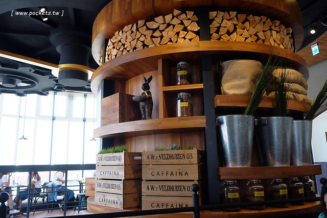 卡啡那台中店：裝潢漂亮大器深具質感，甜點飲料價格平實的咖啡館 @飛天璇的口袋