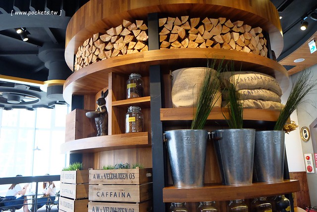 卡啡那台中店：裝潢漂亮大器深具質感，甜點飲料價格平實的咖啡館 @飛天璇的口袋