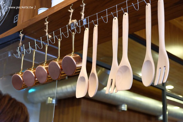 卡啡那台中店：裝潢漂亮大器深具質感，甜點飲料價格平實的咖啡館 @飛天璇的口袋