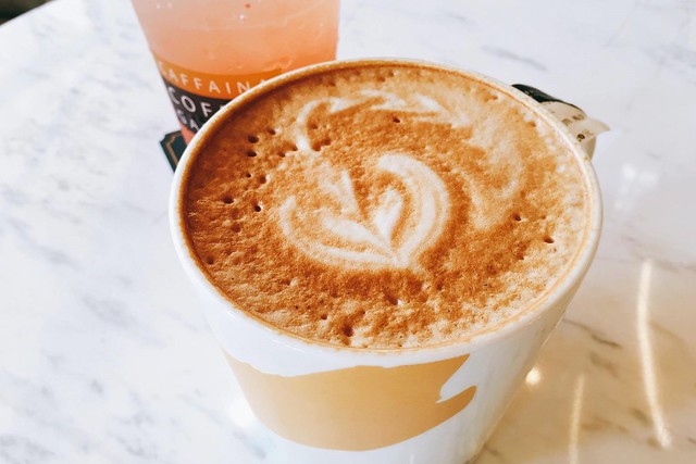 卡啡那台中店：裝潢漂亮大器深具質感，甜點飲料價格平實的咖啡館 @飛天璇的口袋