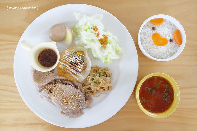 熊轉家小豬食┃霧峰美食餐廳：手作餐點嚴選用心食材，室內有很多可愛的小豬，位於霧峰921地震園區裡面，鄰近霧峰光復新村，是親子友善餐廳 @飛天璇的口袋