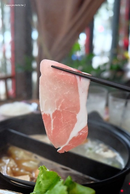 八豆食府精緻鍋物@崇德店┃全新品牌再出發，環境漂亮大器深具質感，食材高級有誠意，有美國金牌極黑和牛、西班牙伊比利豬、智利生凍帝王蟹和花田喜彘紅蘿蔔豬，北屯地區餐廳美食新選擇 @飛天璇的口袋