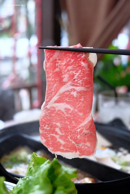 八豆食府精緻鍋物@崇德店┃全新品牌再出發，環境漂亮大器深具質感，食材高級有誠意，有美國金牌極黑和牛、西班牙伊比利豬、智利生凍帝王蟹和花田喜彘紅蘿蔔豬，北屯地區餐廳美食新選擇 @飛天璇的口袋