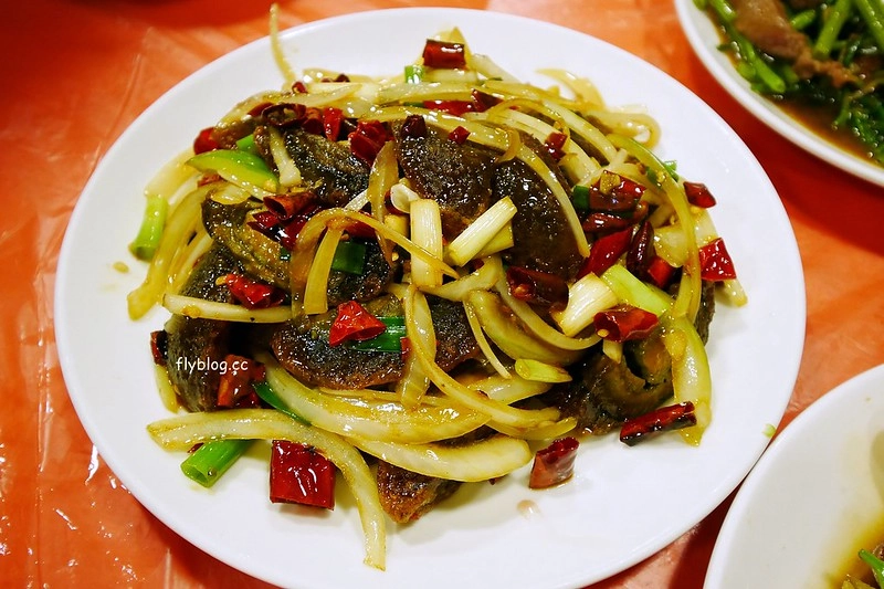 甕老大甕窯雞｜到宜蘭就是要吃道地的台灣小吃，餐點選擇性多而且味道也不錯，多人聚餐的好選擇 @飛天璇的口袋