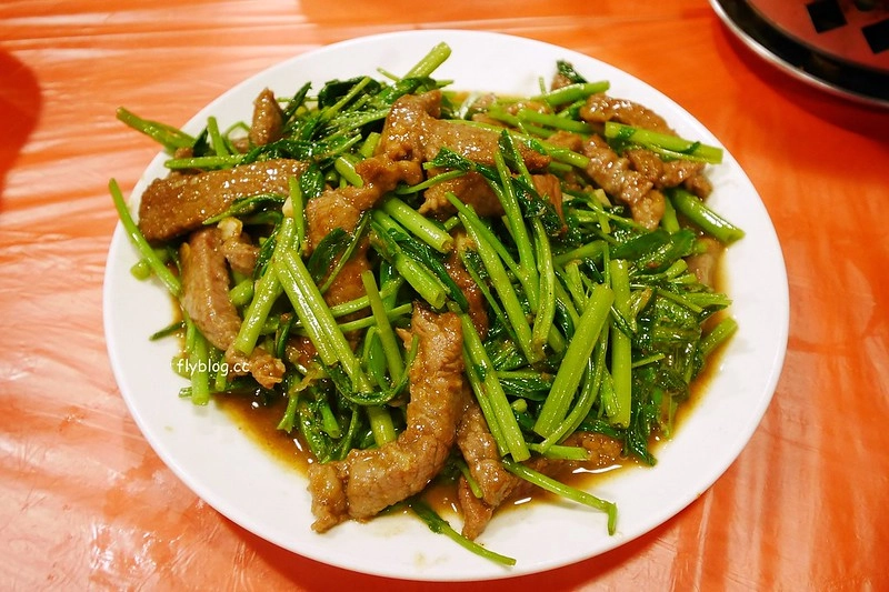 甕老大甕窯雞｜到宜蘭就是要吃道地的台灣小吃，餐點選擇性多而且味道也不錯，多人聚餐的好選擇 @飛天璇的口袋