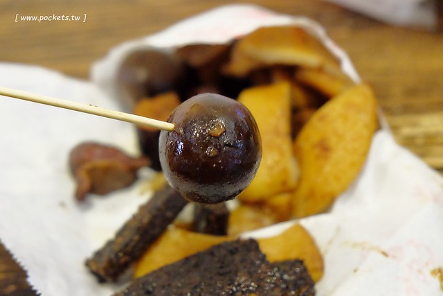 東海東山鴨頭．柳丁鴨專賣店┃東海美食推薦：東海超人氣排隊美食，柳丁鴨酸甜酥脆帶有果香，鐵蛋紮實入味好吃，豆干米血軟嫩Q彈 @飛天璇的口袋